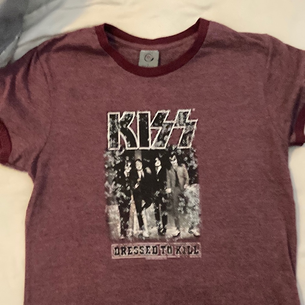 Medium Kiss Tee